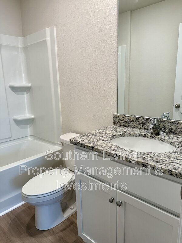 Building Photo - 3047 Cres Lk Ln