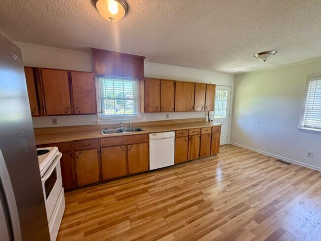 Building Photo - 315 E Dameron Ave