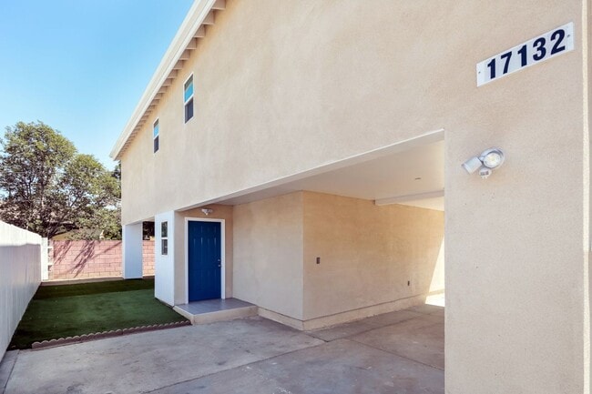 Building Photo - 17134 Saticoy St
