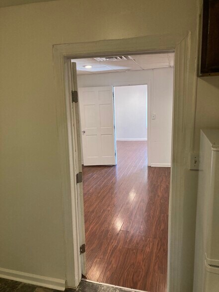 Primary Photo - 126 Granville St