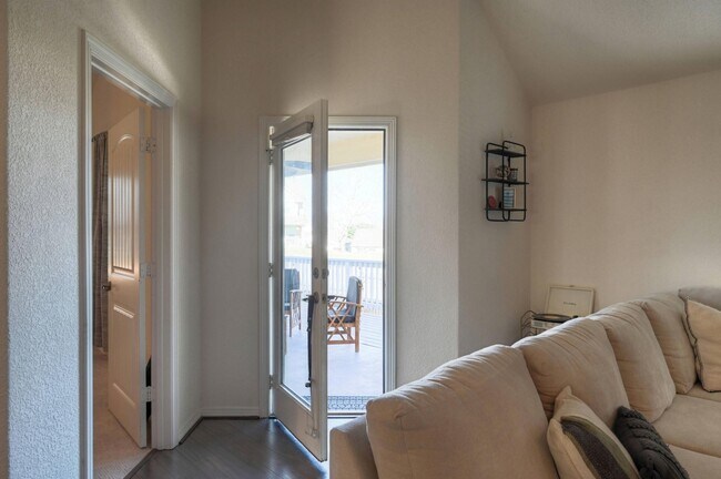 Building Photo - 108 Cove Cir