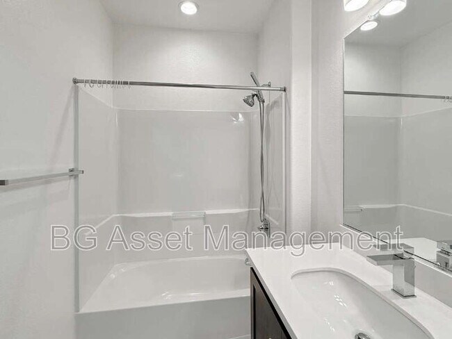 Building Photo - 223 Bolt Ct