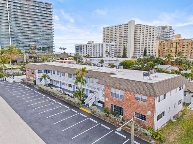 Building Photo - 3220 NE 10th St