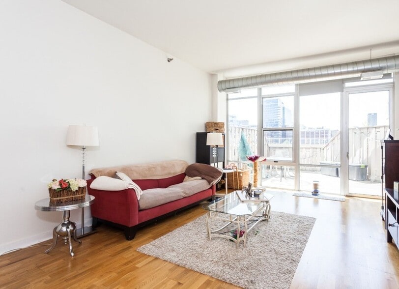 Building Photo - 901 W Madison St