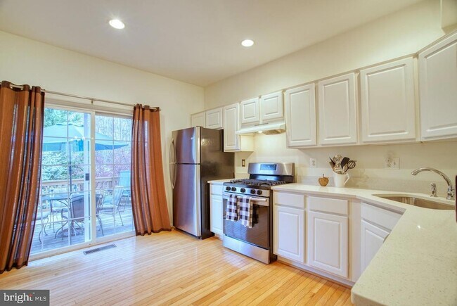 Building Photo - 3563 Sherbrooke Cir