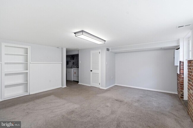 Building Photo - 2816 Woodbridge Rd