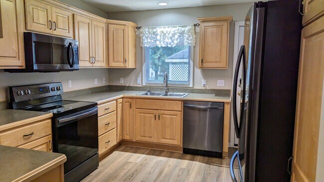 Kitchen - 6054 Belmont Ct