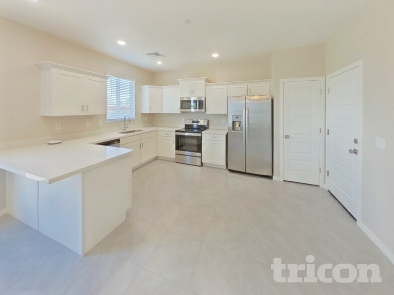 Building Photo - 4551 E Gary St