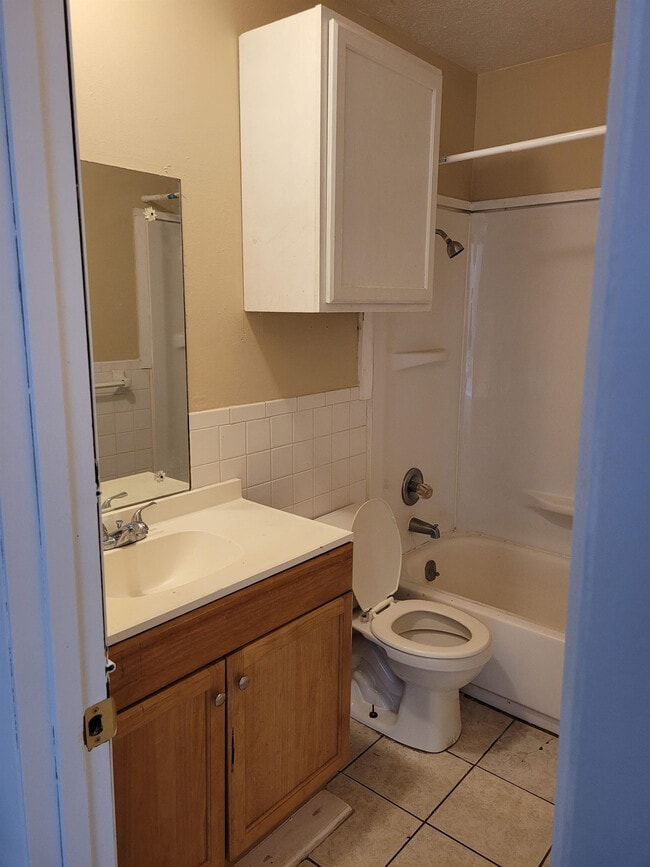 Building Photo - 2026 S Barcliff Ave