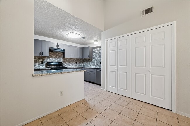 Building Photo - 16106 Barbarossa Dr