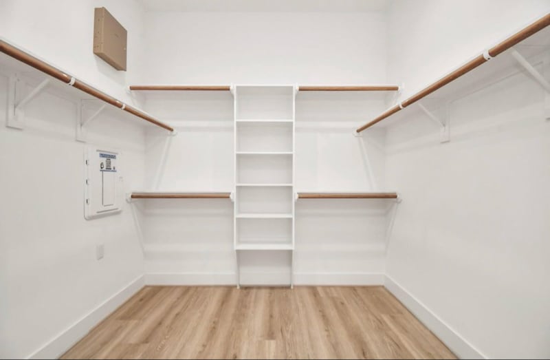 Building Photo - 2335 Eagle St