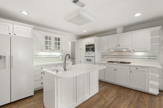 Building Photo - 2151 Radcliffe Dr NW