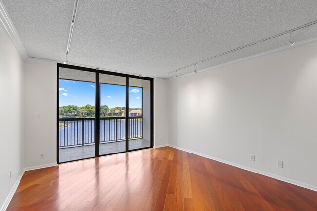 Building Photo - 1266 S Military Trail