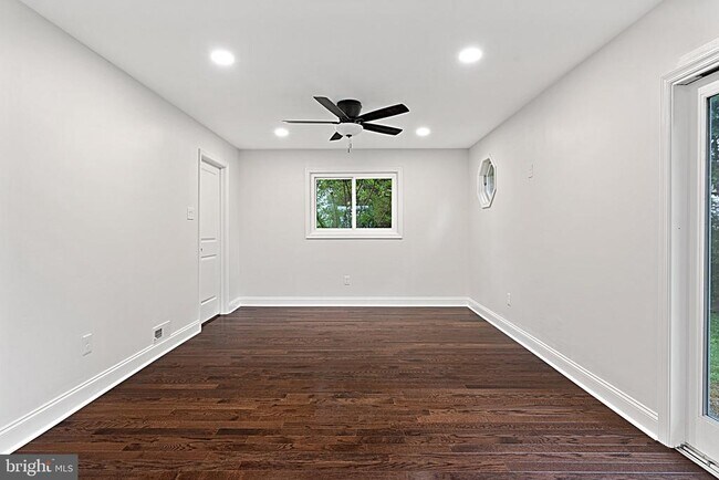 Building Photo - 409 Maiden Ln