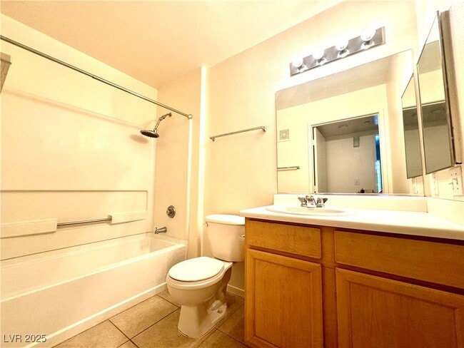 Building Photo - 950 Seven Hills Dr
