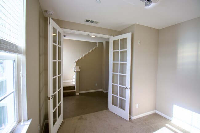 Building Photo - 656 Sea Anchor Dr