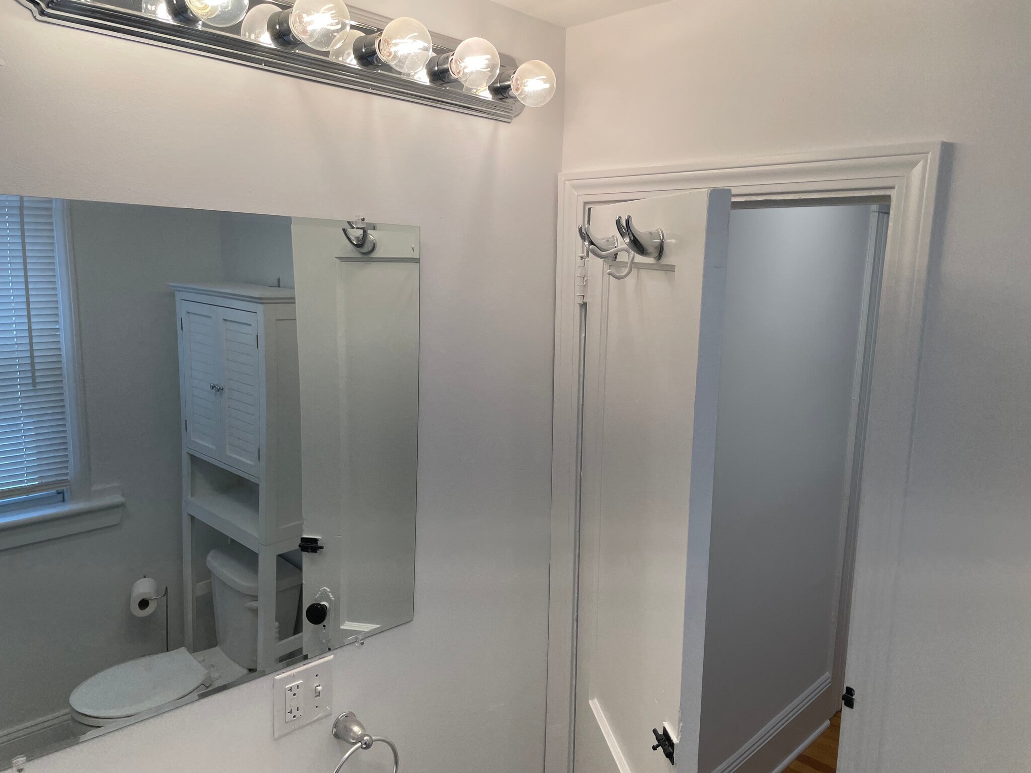 Building Photo - 125 Tunxis Hill Rd