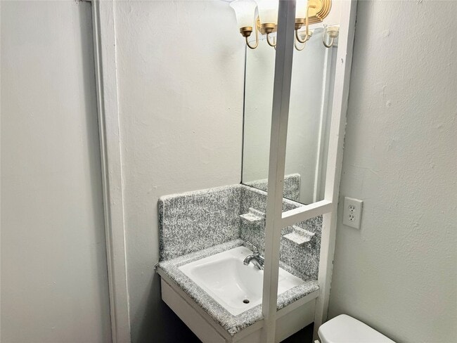 Building Photo - 1000 Heights Blvd