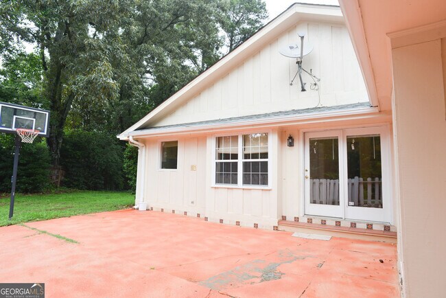 Building Photo - 5218 Meadowcreek Dr
