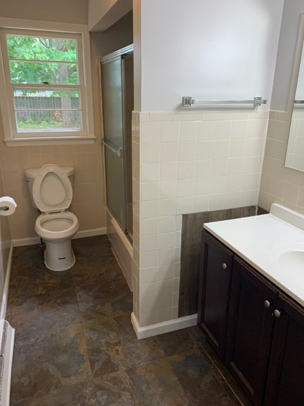 Building Photo - 1017 Hein Ave