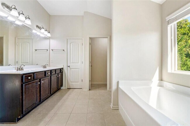 Building Photo - 4467 Water Mill Dr