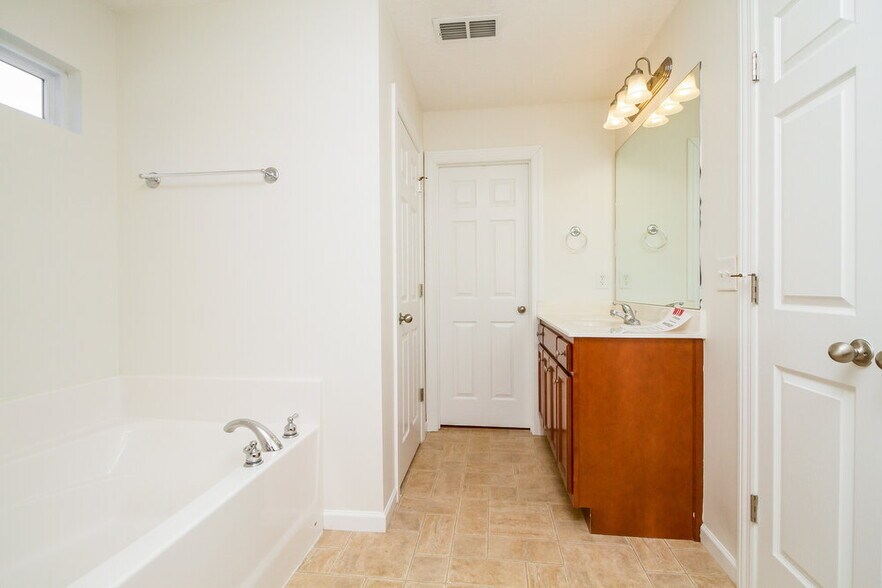 Building Photo - 1632 Antebellum Dr