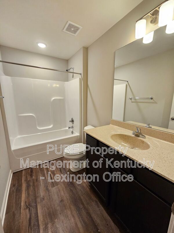 Building Photo - 121 Forester Ct