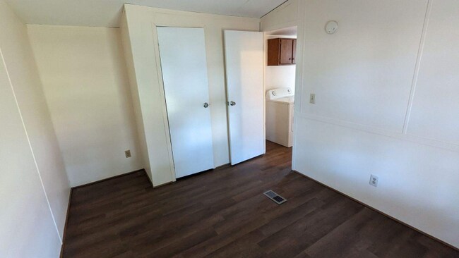 Building Photo - 9 Boulder Dr