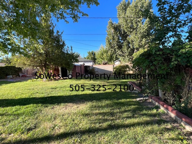 Building Photo - Three Bedroom Two Bath Home in Central Farmington