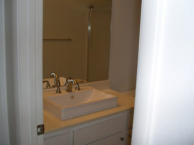 Building Photo - 4310 Caliente St