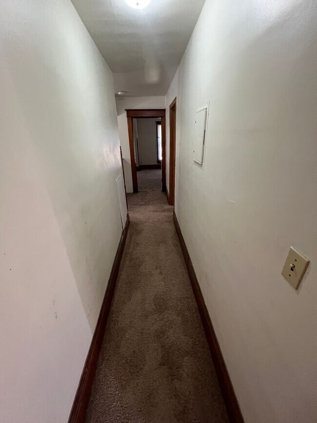 Building Photo - Large 4 bedroom house east of campus for A...