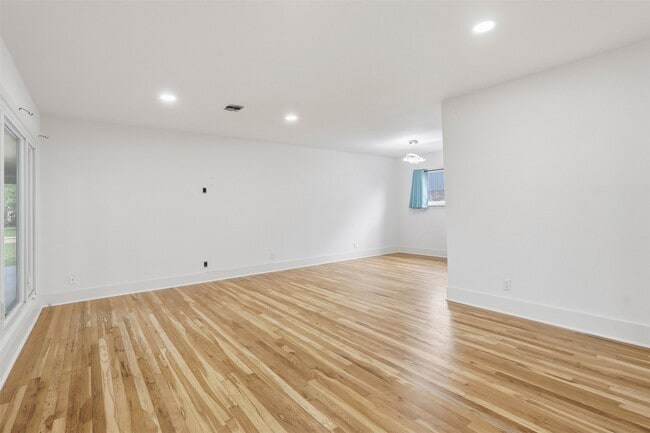 Building Photo - 1219 Wisterwood Dr