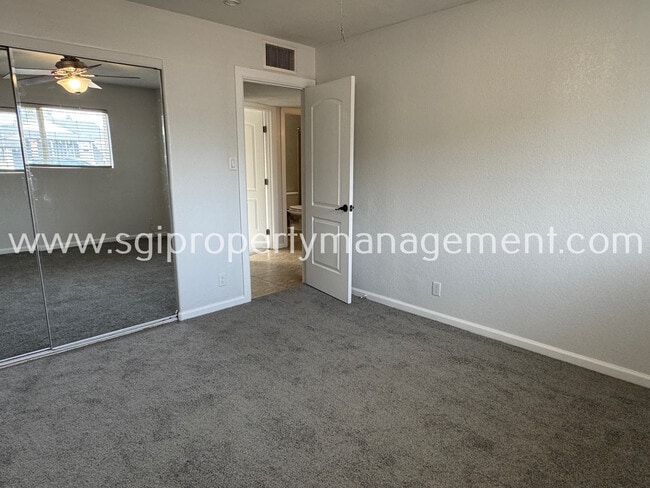 Building Photo - 451 E McKinley St