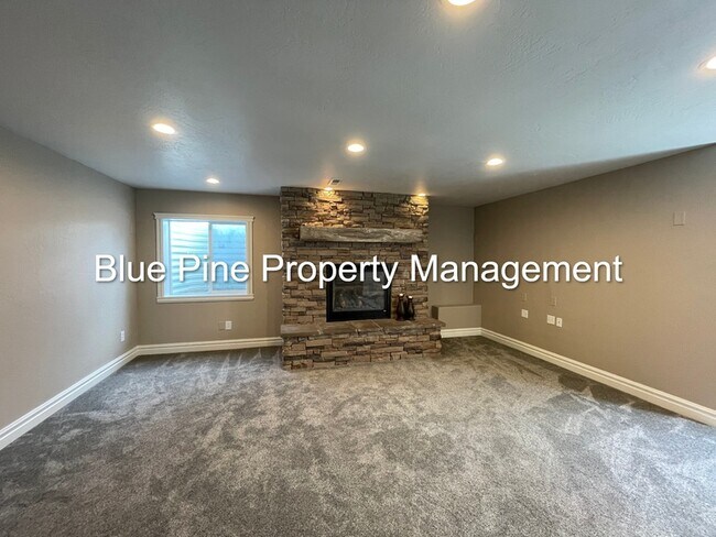 Building Photo - 119 4090 E
