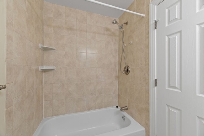 Building Photo - 2 bed Townhome in Annapolis in Hilltop Village