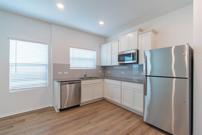 Building Photo - 10500 Steinbeck Dr