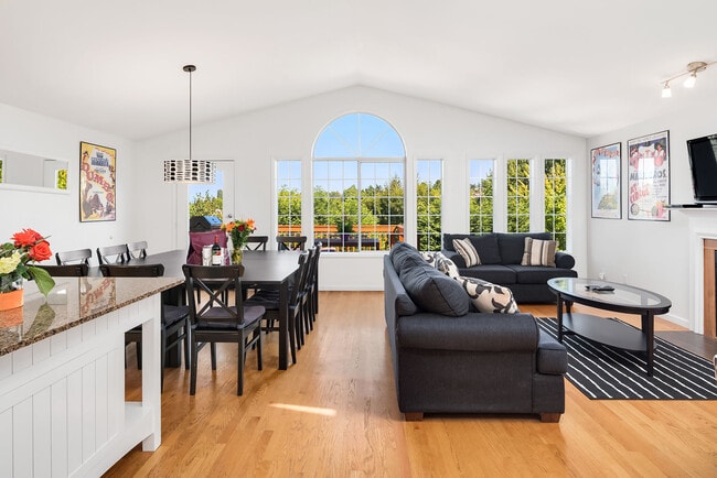 Building Photo - 1612 26th Ave