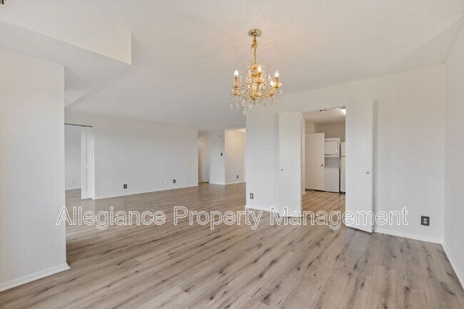 Building Photo - 309 Yoakum Pkwy