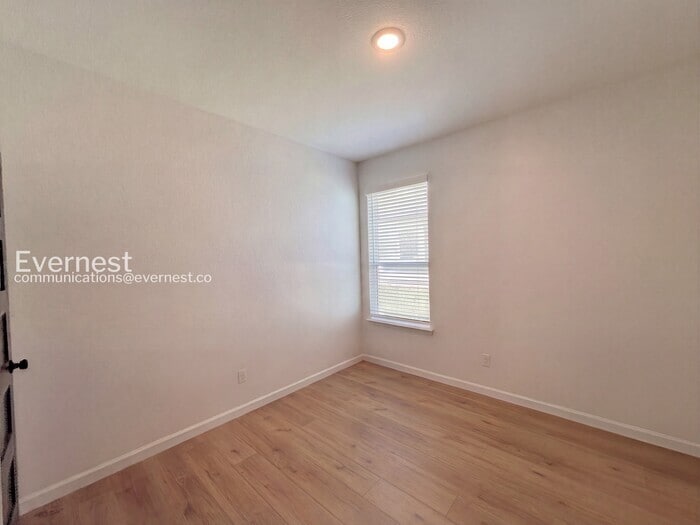 Building Photo - 705 Freedom Cir