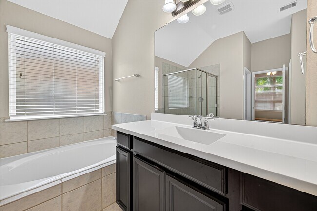 Building Photo - 17914 Logans Pine Dr