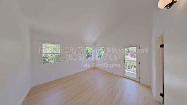 Building Photo - 2570 Lillie Ave