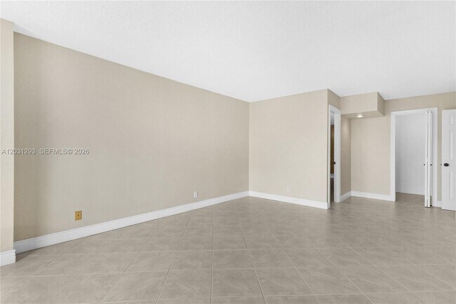 Building Photo - 200 Leslie Dr