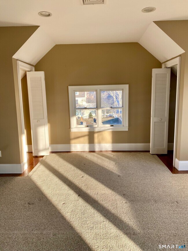 Building Photo - 8 Broad St