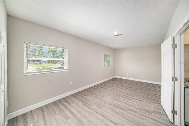Building Photo - 11911 Pine Forest Dr