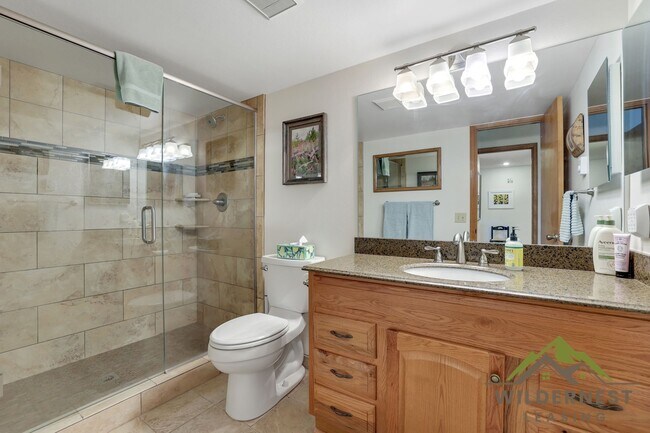 Building Photo - WINTER RENTAL 2 Bedroom/2 Bath, New Furnit...