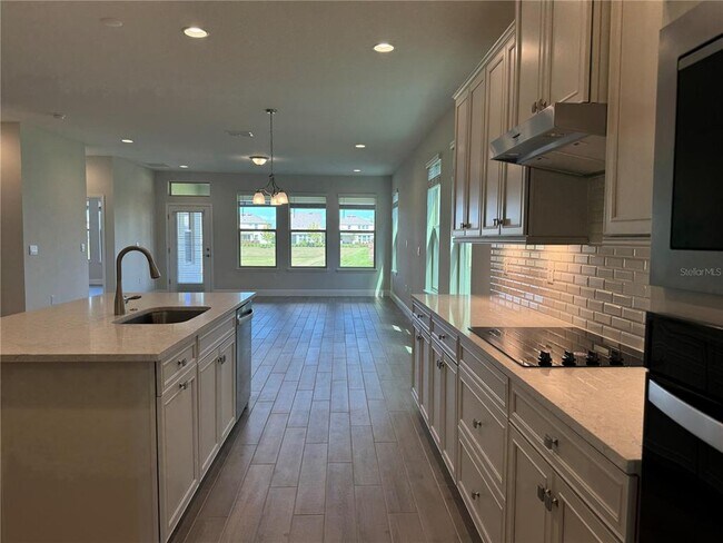 Building Photo - 16119 Skysail St