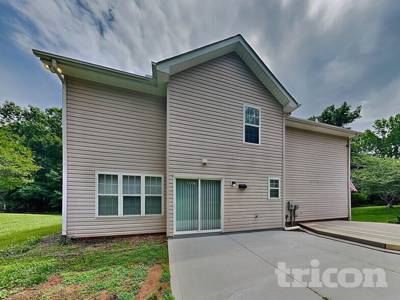 Building Photo - 7198 Oxford Bluff Dr