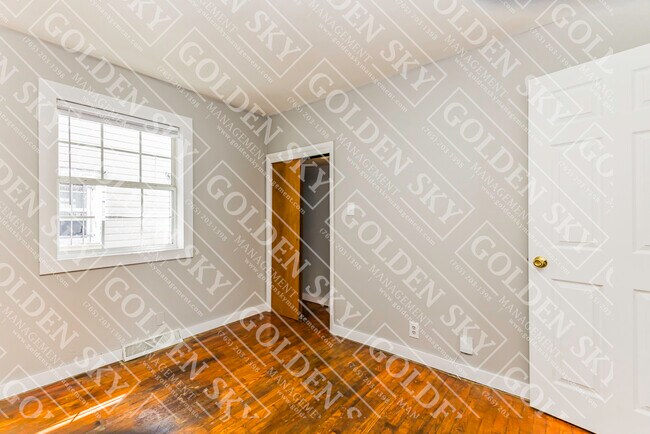 Building Photo - 903 N Macedonia Ave