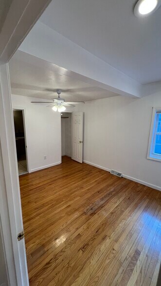 Building Photo - 2800 Hartford Ave