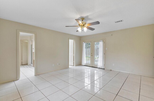 Building Photo - 3339 Three Pines Dr